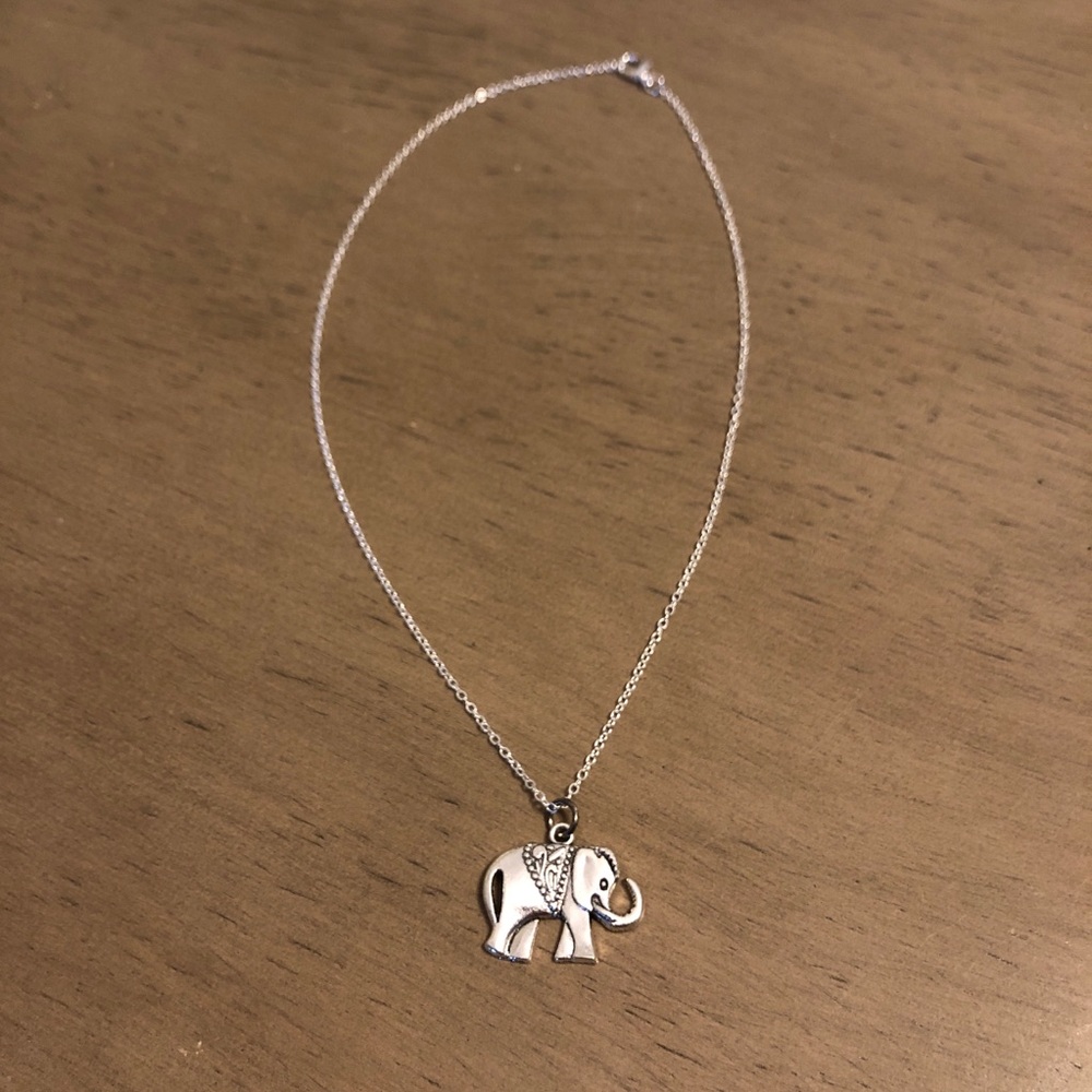 Silver Tone Elephant Pendant Fashion Jewelry Necklace